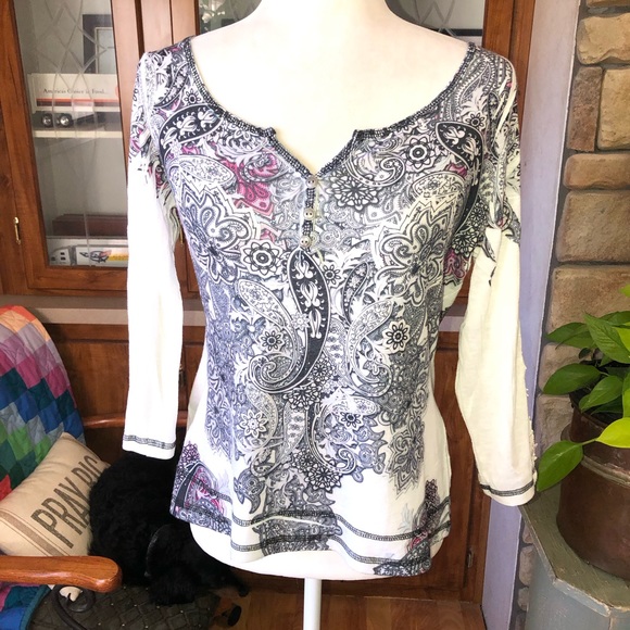 ONE WORLD LIVE AND LET LIVE SIZE MP WHITE AND BLACK 3/4 SLEEVE NOTCHED NECK EUC - Picture 1 of 5